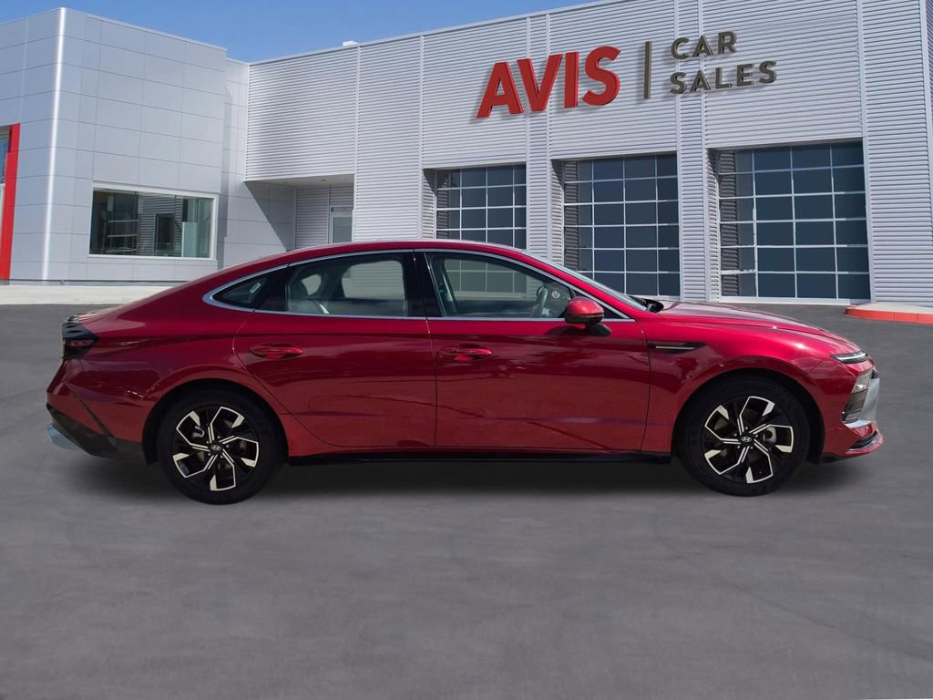 Used 2025 Hyundai Sonata SEL FWD image 2