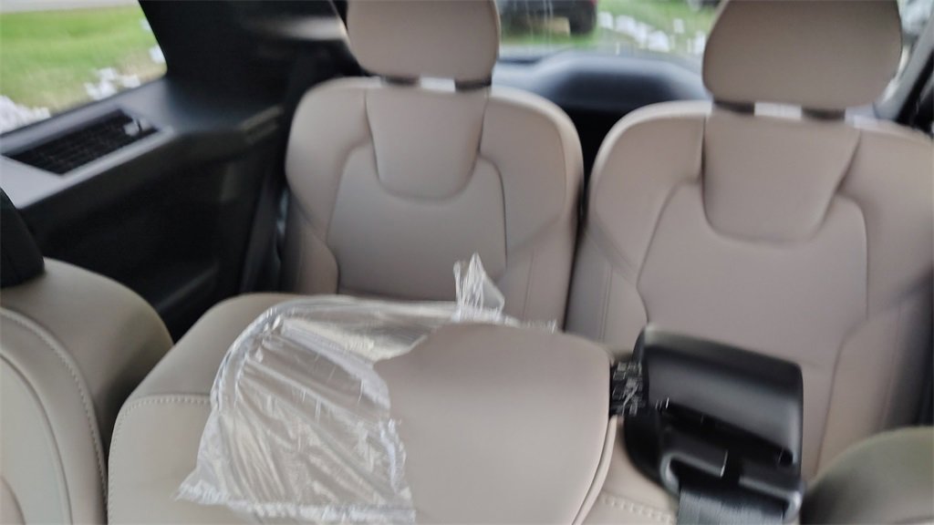 New 2026 Volvo XC90 B5 Plus image 28