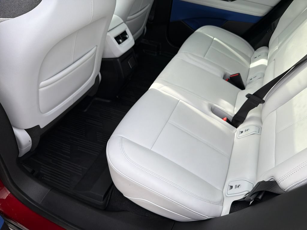 Used 2025 Cadillac Optiq Sport 1 w/ LPO, Floor Liner Package AWD/4WD image 38