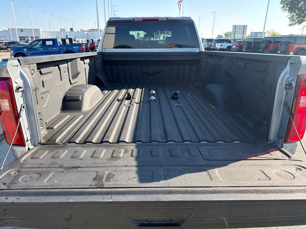 Used 2025 Chevrolet Silverado 3500 LTZ w/ LTZ Convenience Package AWD/4WD image 15