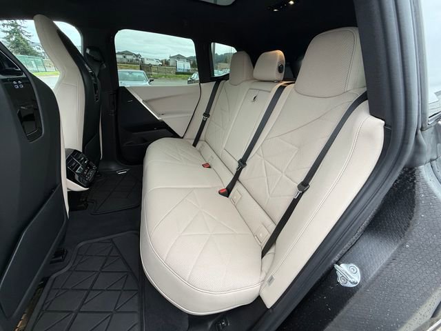 Used 2023 BMW iX xDrive50 w/ Ultimate Package 2 image 16