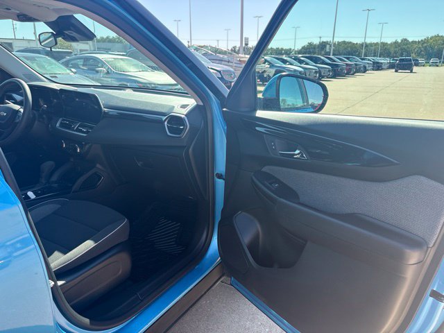 Used 2025 Chevrolet TrailBlazer LT AWD/4WD image 42