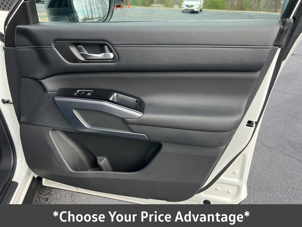 Used 2023 Nissan Pathfinder SL image 28