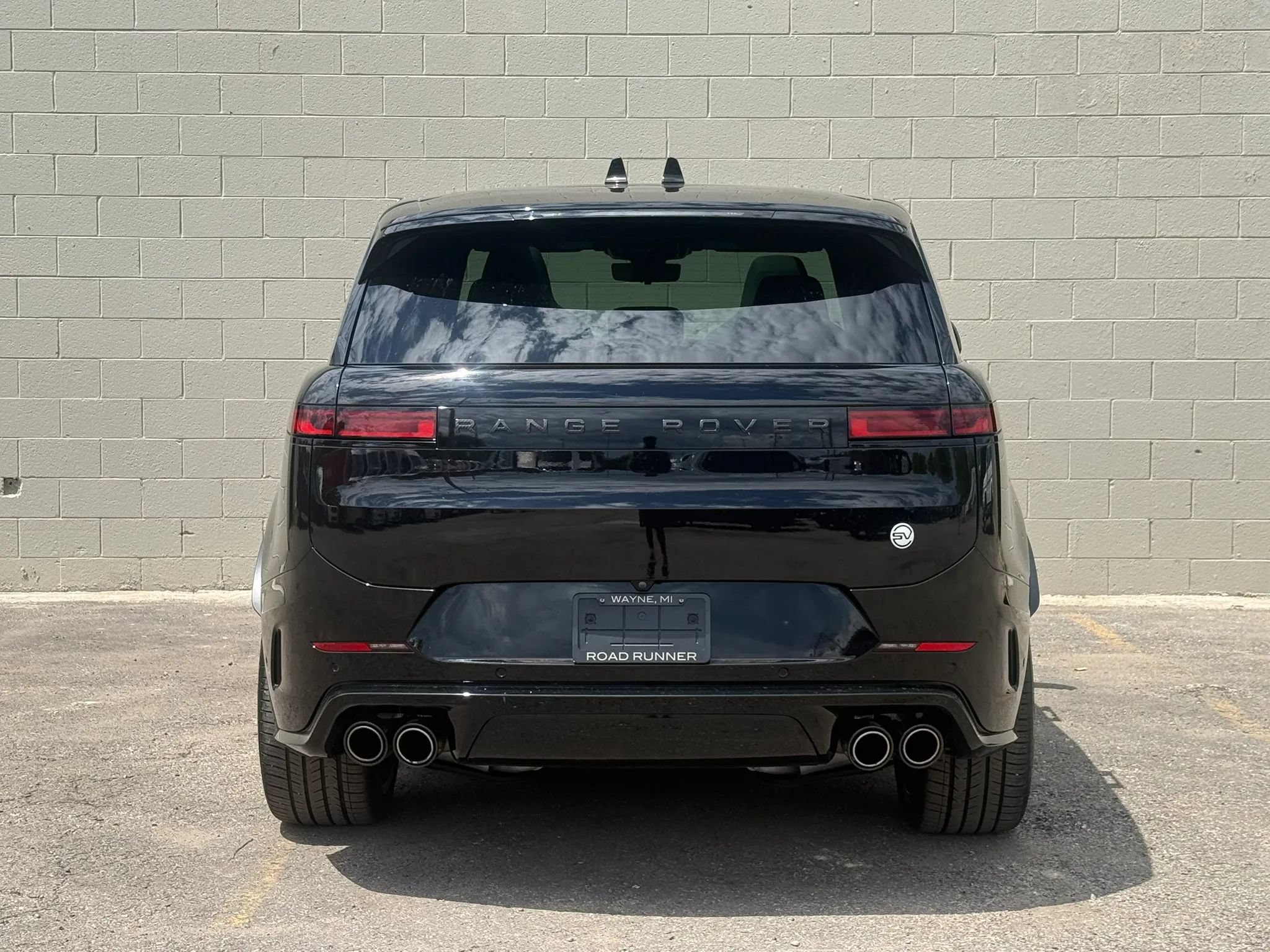 Used 2024 Land Rover Range Rover Sport AWD/4WD image 9