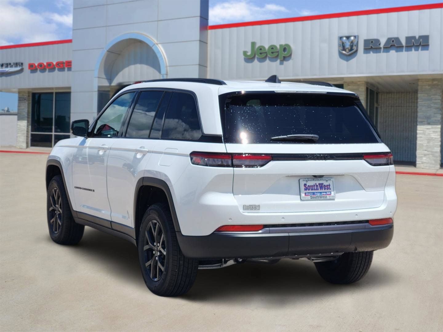 New 2026 Jeep Grand Cherokee Altitude RWD image 4