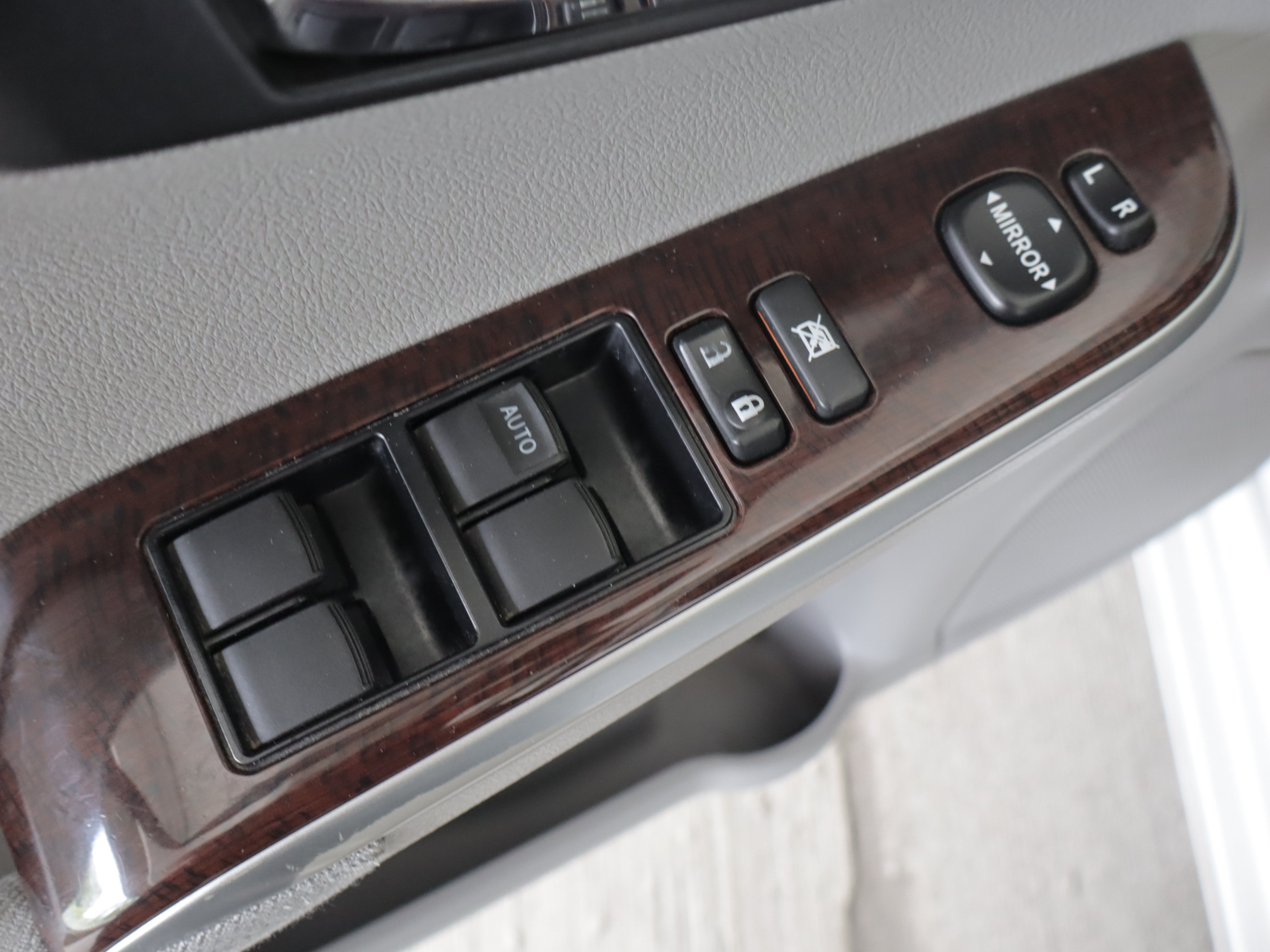Used 2012 Toyota Camry XLE w/ Convenience Pkg FWD image 12