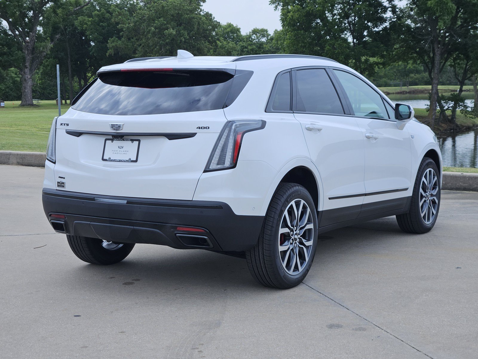 New 2026 Cadillac XT5 Sportv w/ LPO, Onyx Lite Package AWD/4WD image 3