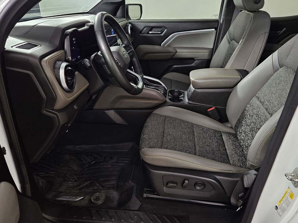 Used 2024 Chevrolet Colorado ZR2 w/ Technology Package AWD/4WD image 22