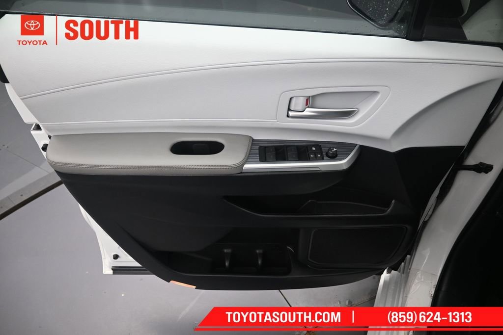 Used 2025 Toyota Sienna XLE FWD image 26