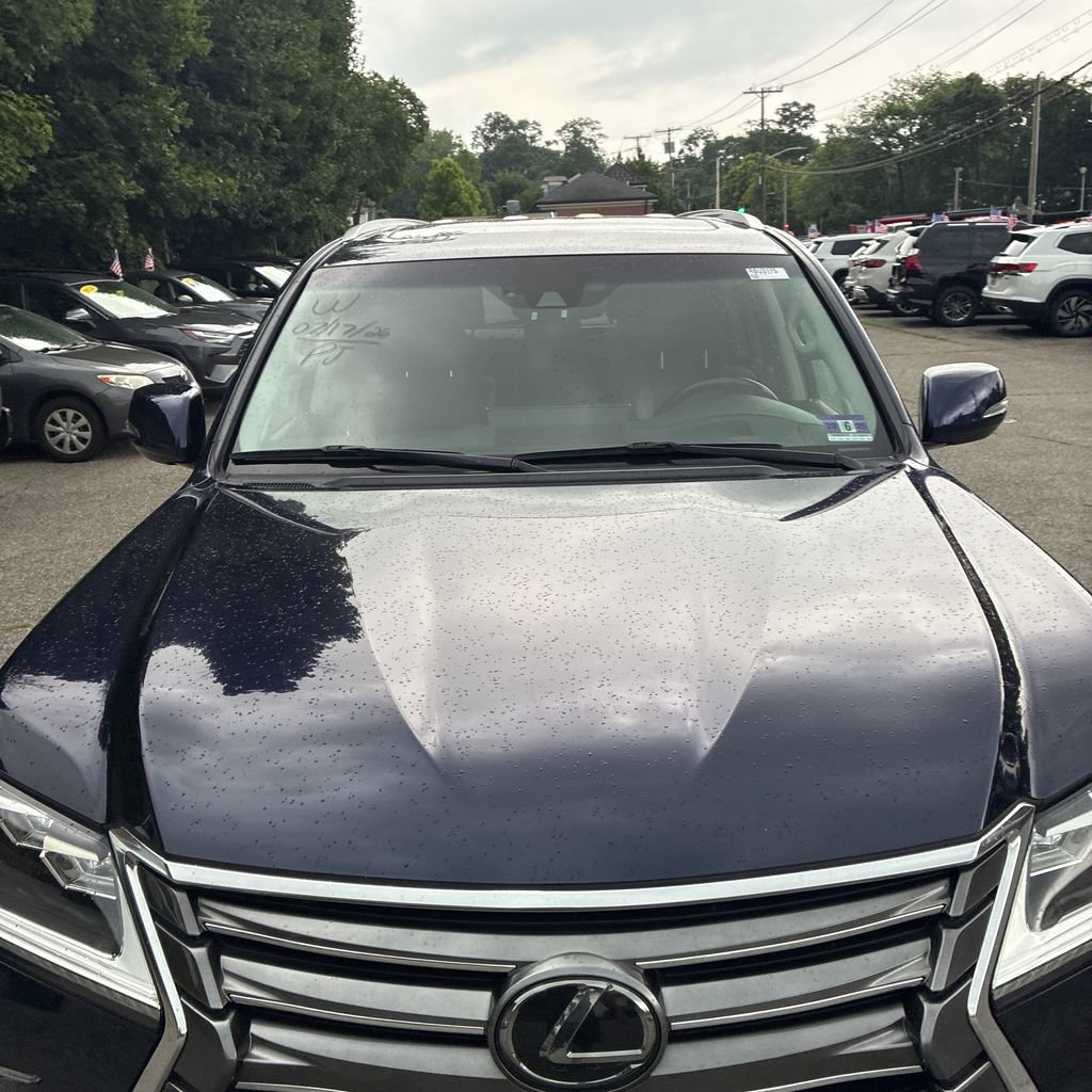 Used 2019 Lexus LX 570 4WD w/ Luxury Package image 9