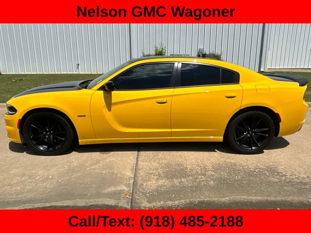 Used 2017 Dodge Charger R/T w/ Plus Group RWD image 8