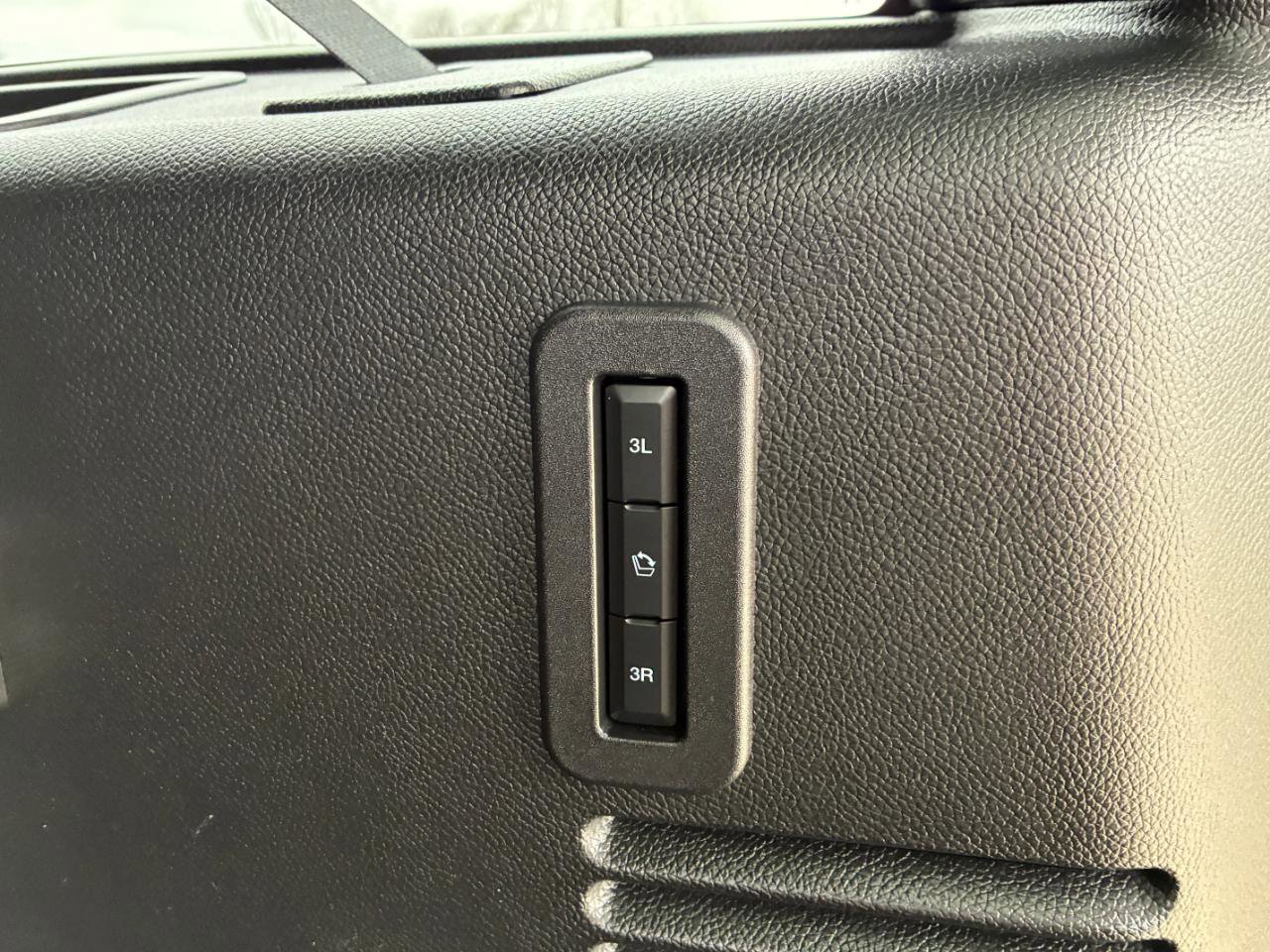 Used 2017 Ford Expedition EL Platinum image 39