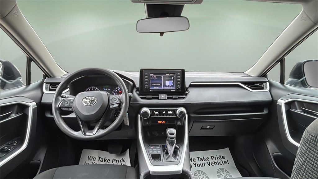 Used 2022 Toyota RAV4 LE image 17