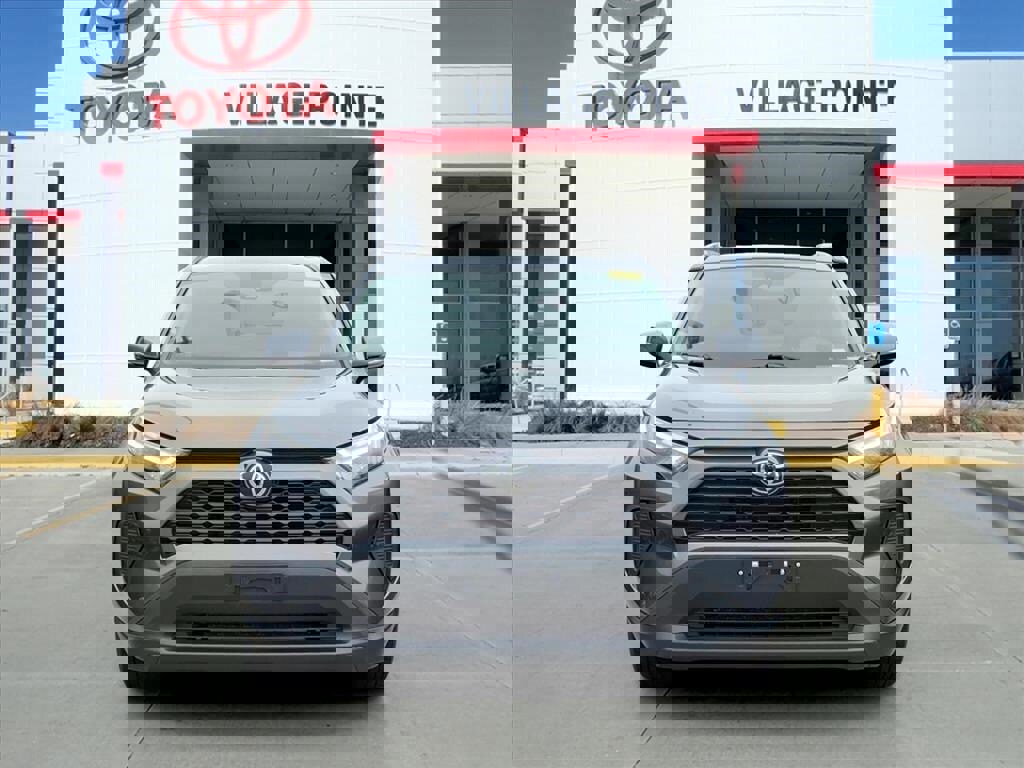 Used 2024 Toyota RAV4 XLE image 2