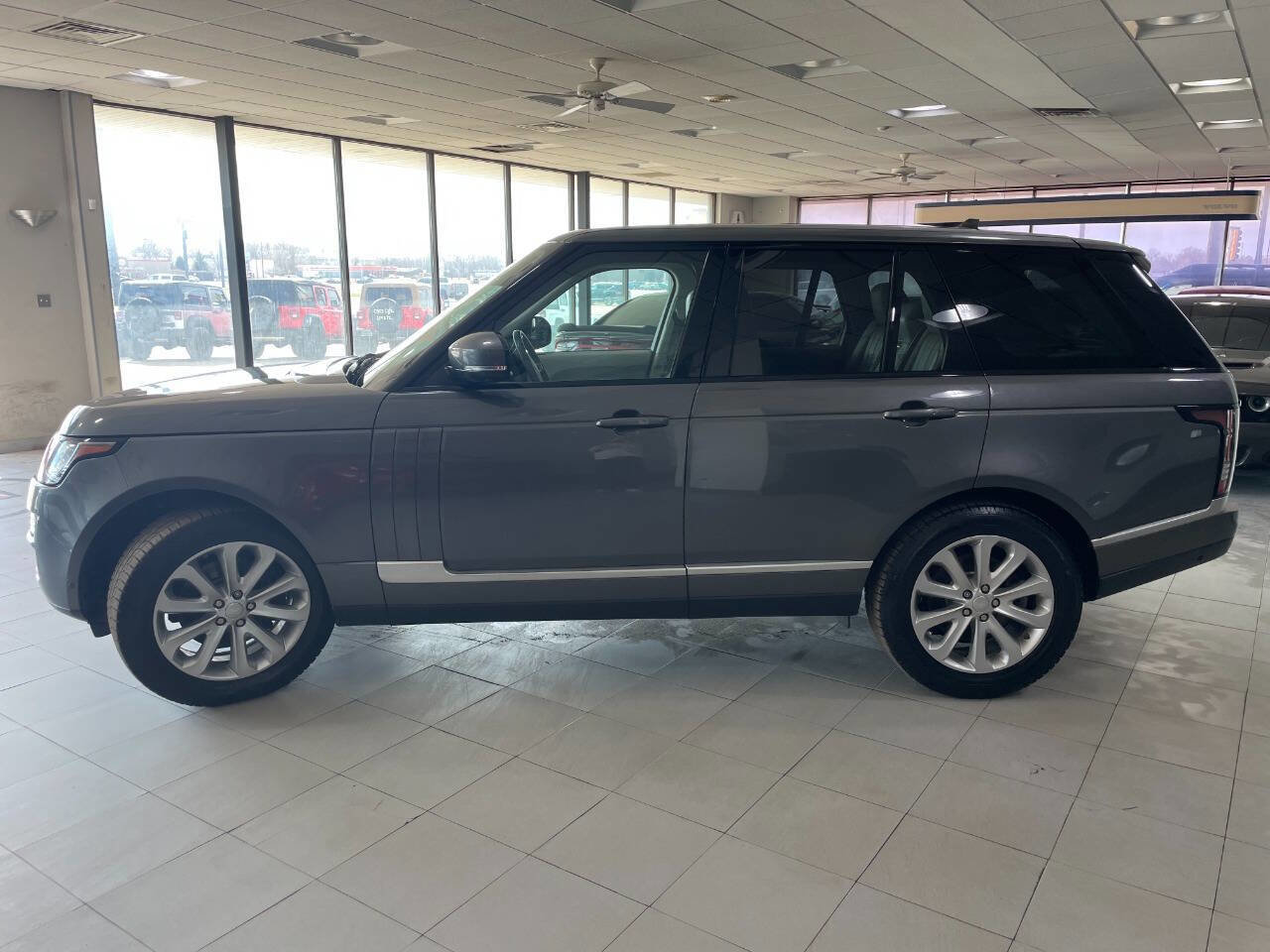 Used 2015 Land Rover Range Rover HSE image 4