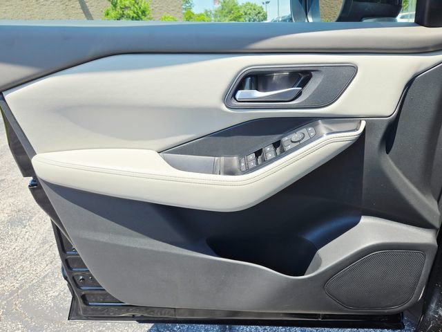 Used 2025 Nissan Rogue SV AWD/4WD image 32
