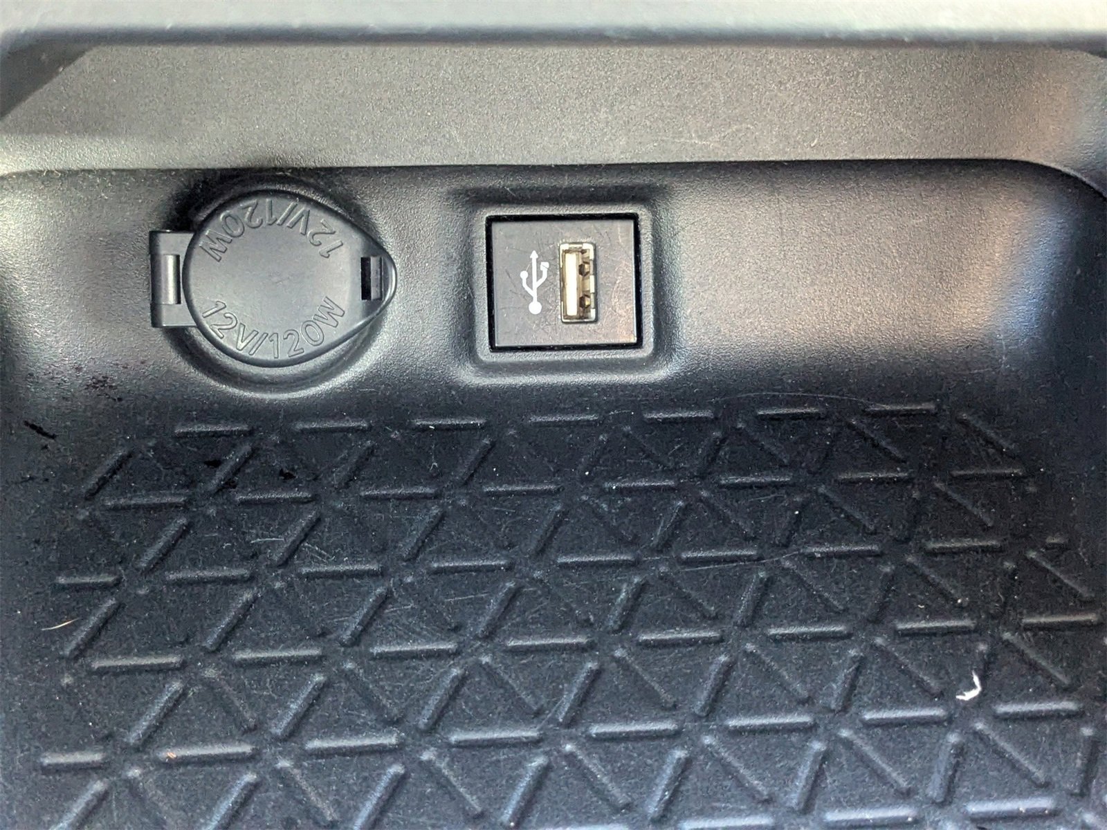 Used 2023 Toyota RAV4 XLE image 24