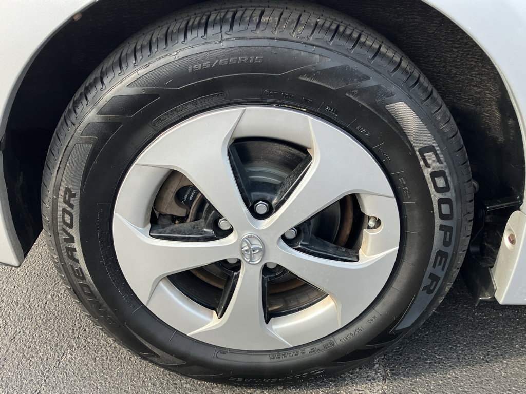 Used 2014 Toyota Prius Two image 31