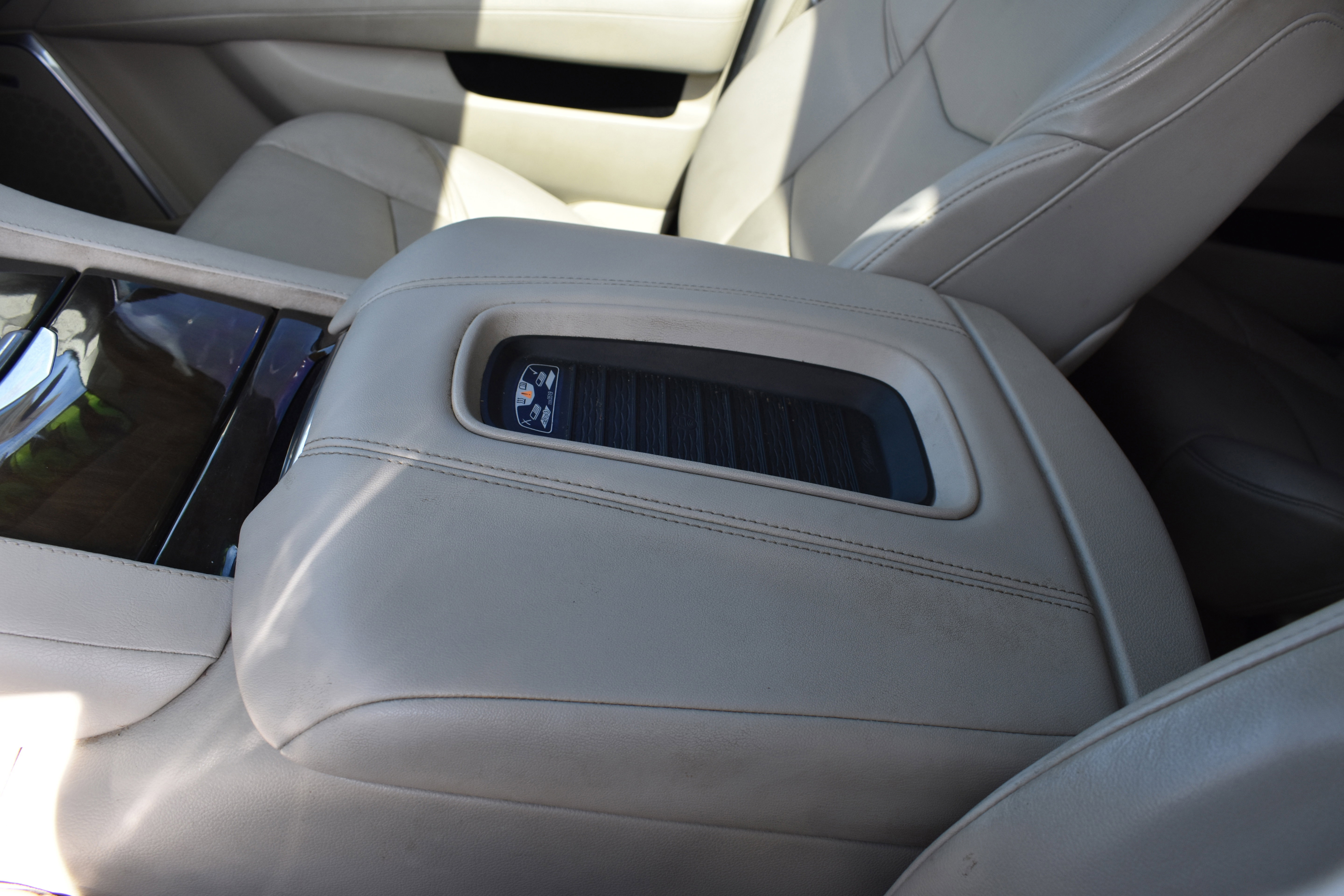 Used 2019 Cadillac Escalade ESV Premium Luxury w/ LPO, Radiant Package image 25