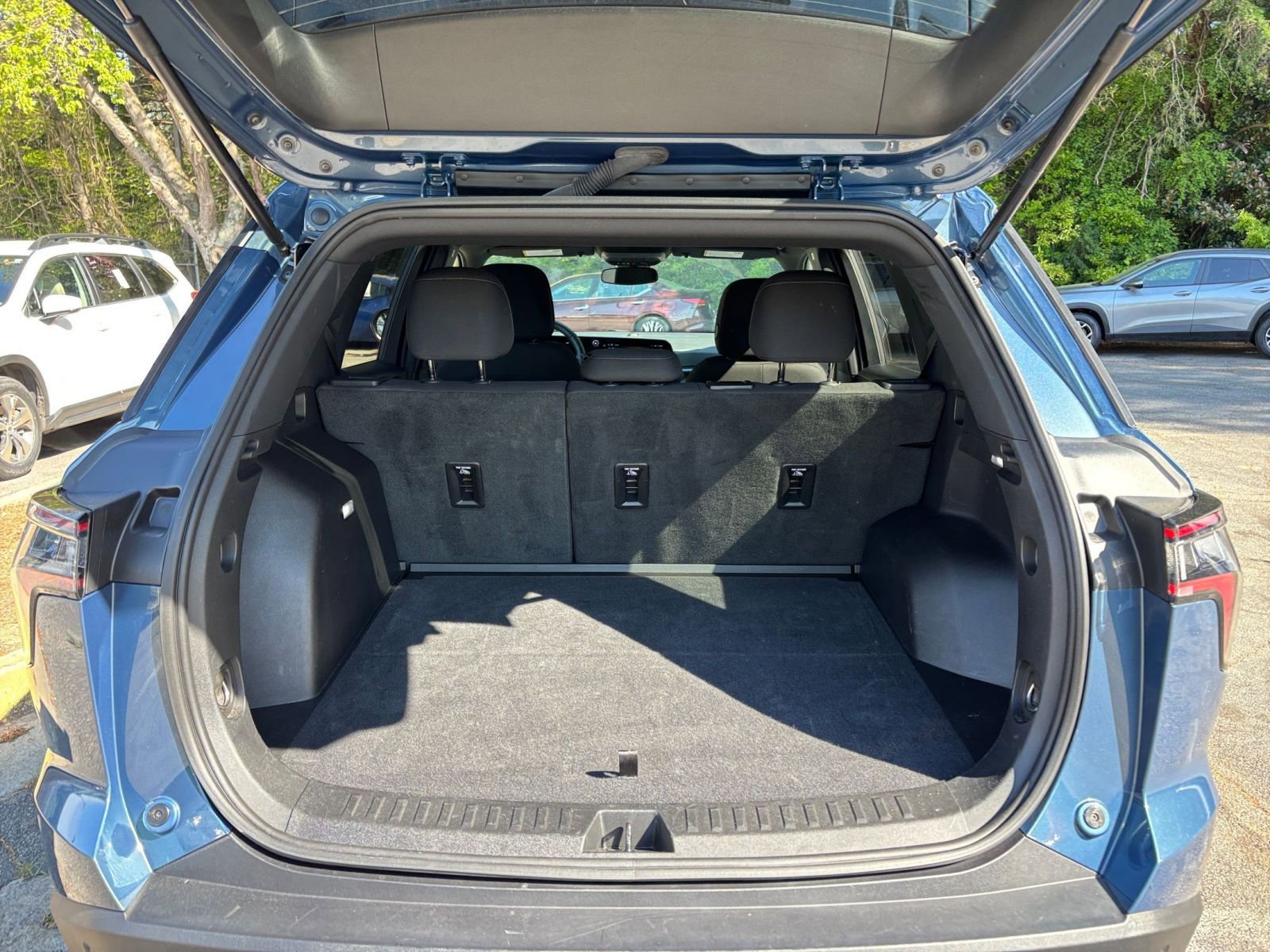 Used 2025 Chevrolet Equinox LT FWD image 32