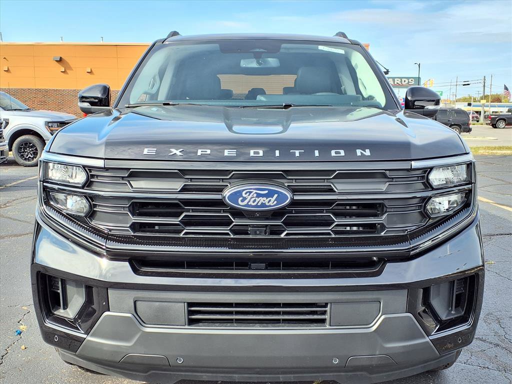 New 2025 Ford Expedition Active image 2