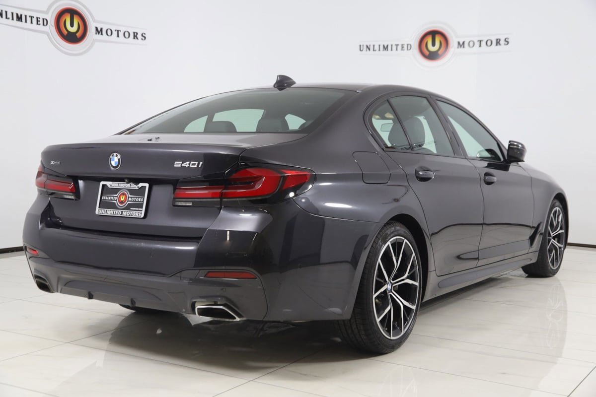 Used 2023 BMW 540i xDrive w/ M Sport Package image 3
