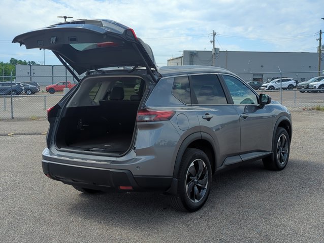 Used 2025 Nissan Rogue SV w/ SV Premium Package image 5