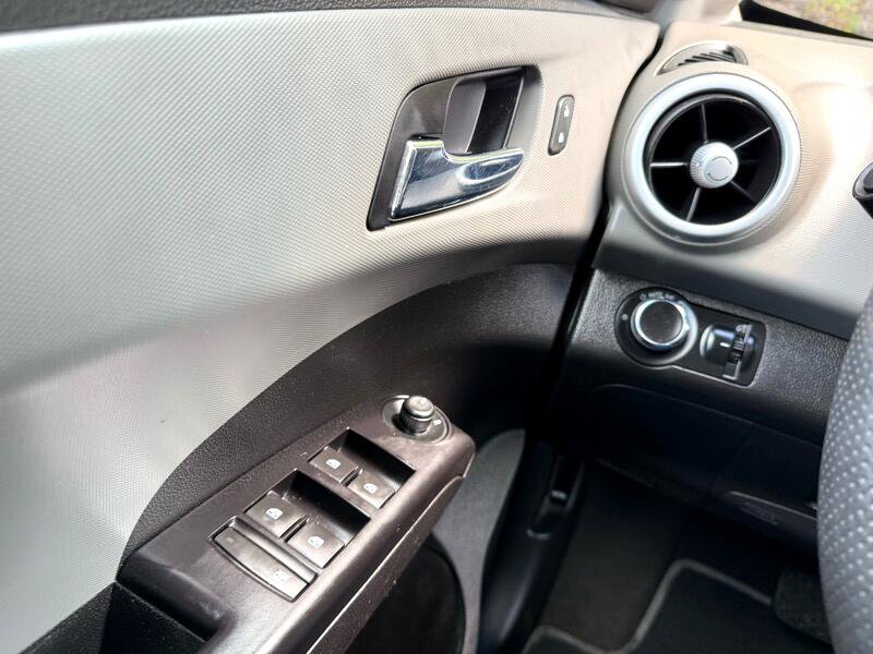 Used 2020 Chevrolet Sonic LT image 21