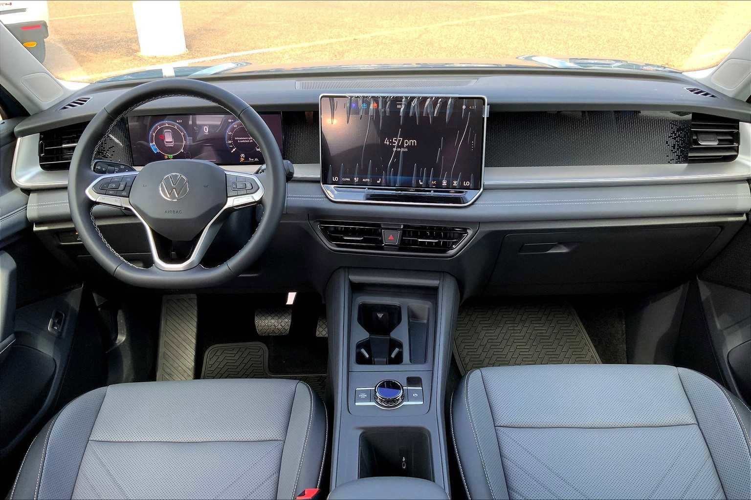 New 2025 Volkswagen Tiguan SE AWD/4WD image 5