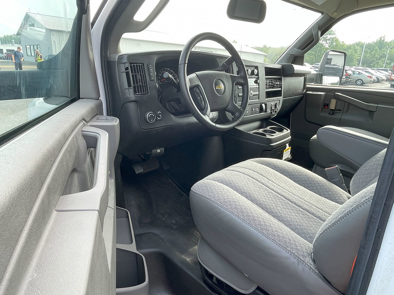 Used 2022 Chevrolet Express 3500 CUTWAY w/ Power Convenience Package image 24