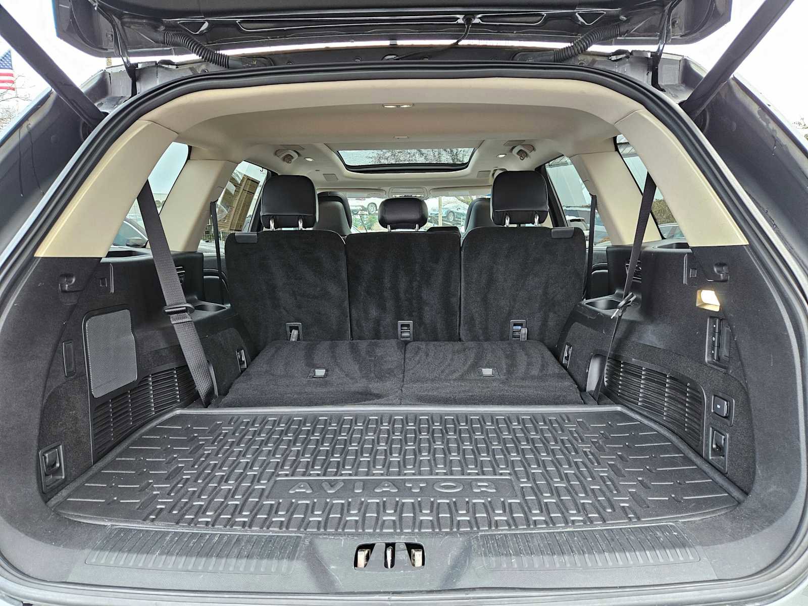 Used 2020 Lincoln Aviator Reserve w/ Equipment Group 202A image 17