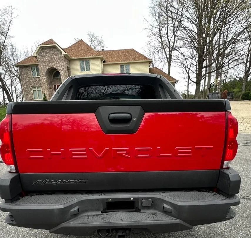 Used 2003 Chevrolet Avalanche 4x4 w/ Suspension Package, Off-Road image 4