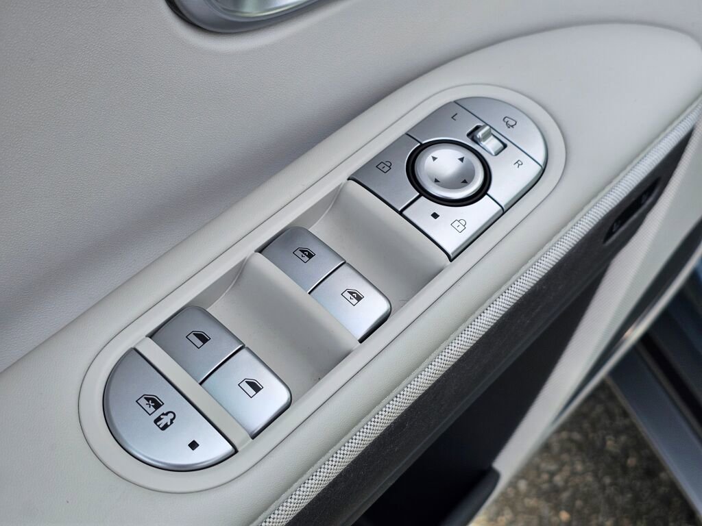 Used 2024 Hyundai Ioniq 5 Limited image 32