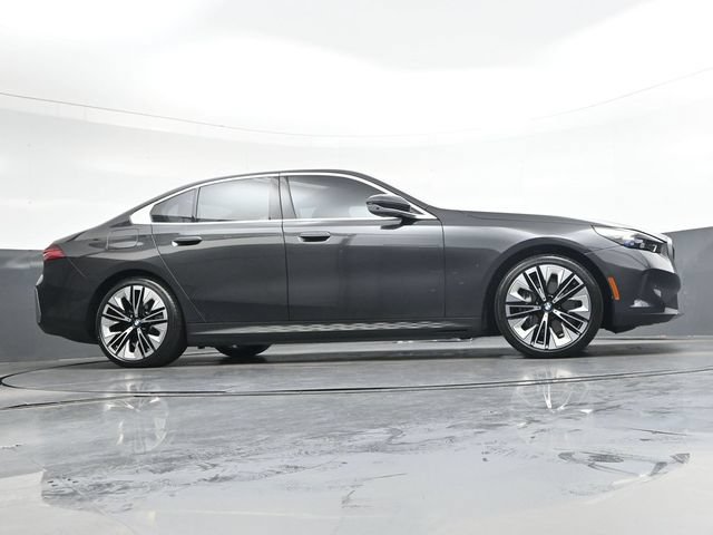 Certified 2025 BMW i5 eDrive40i w/ Premium Package RWD image 34