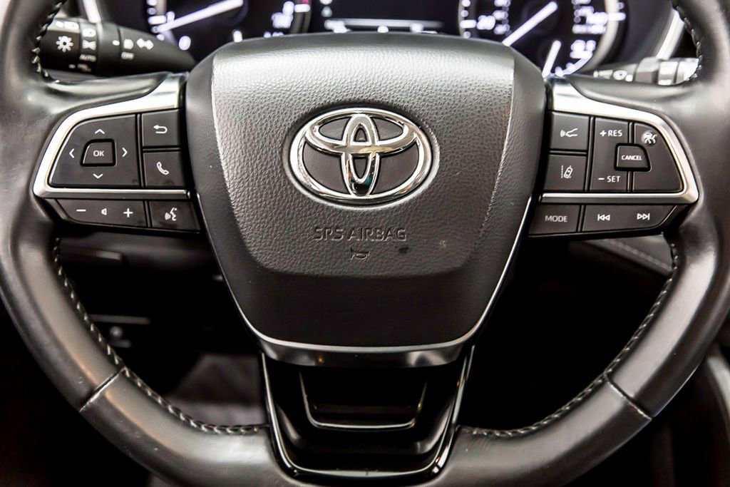 Used 2021 Toyota Highlander XLE image 25