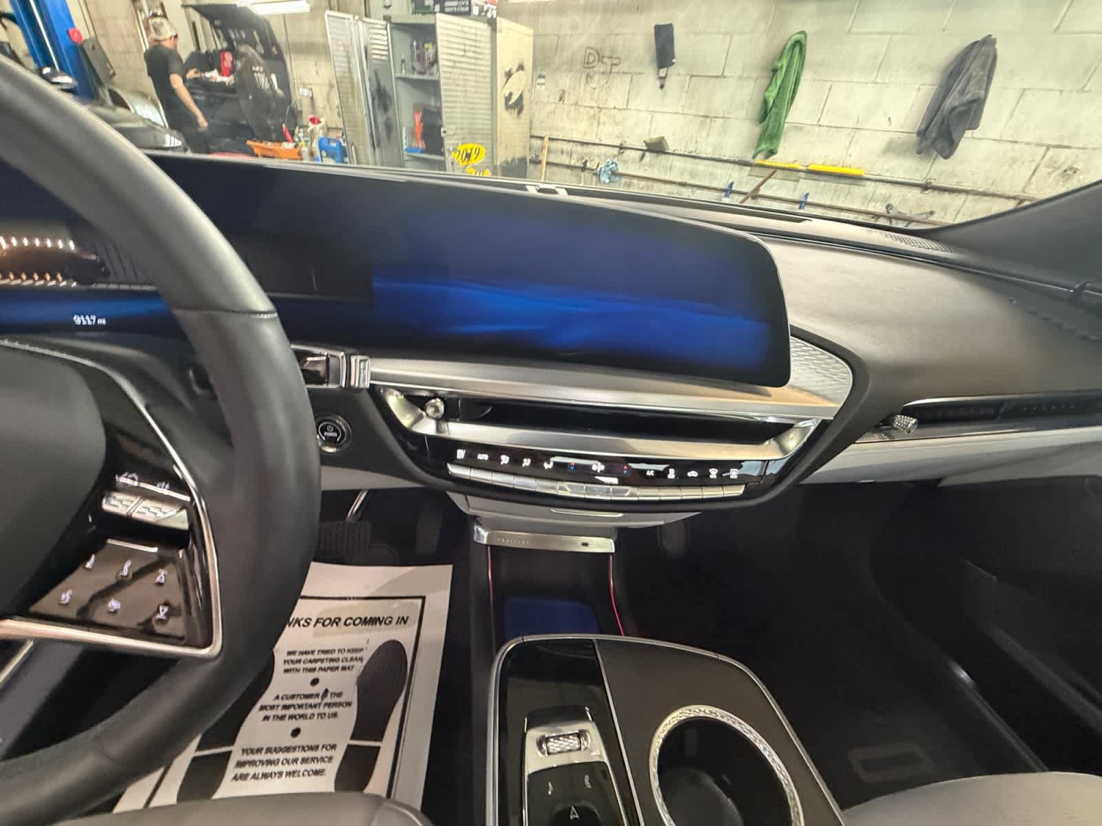 Used 2024 Cadillac Lyriq Luxury w/ LPO, Floor Liner Package AWD/4WD image 17