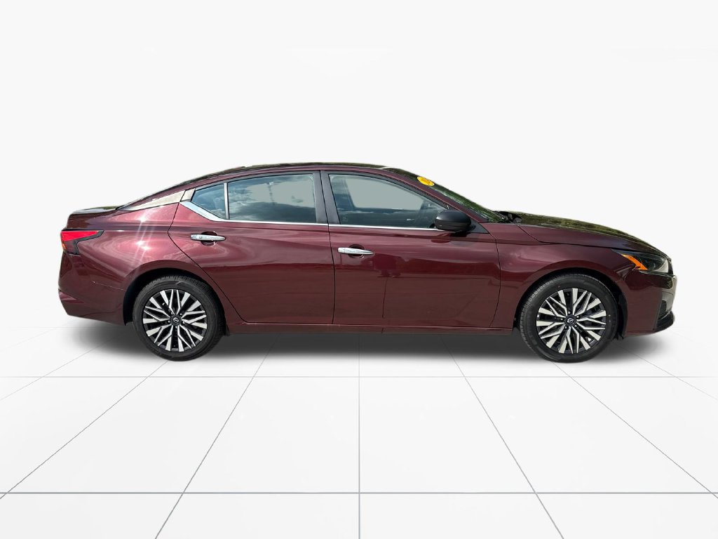 Used 2024 Nissan Altima 2.5 SV FWD image 9