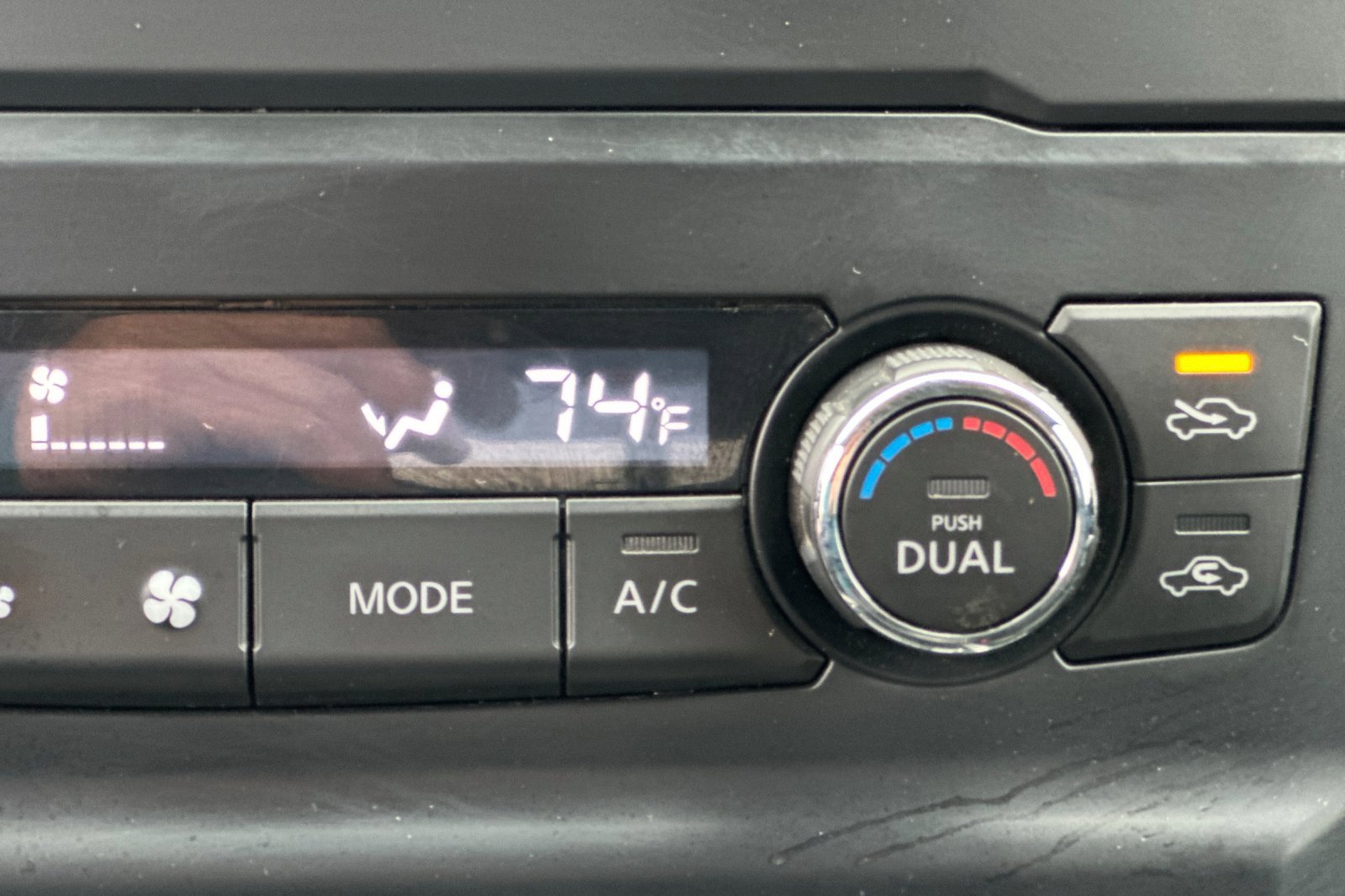 Used 2018 Nissan Titan SL w/ Chrome Package image 29