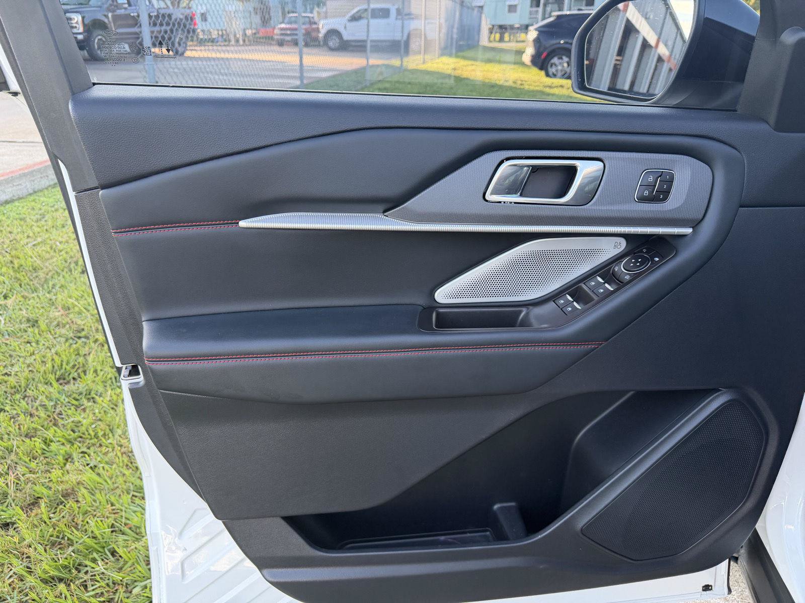 Used 2025 Ford Explorer ST AWD/4WD image 8