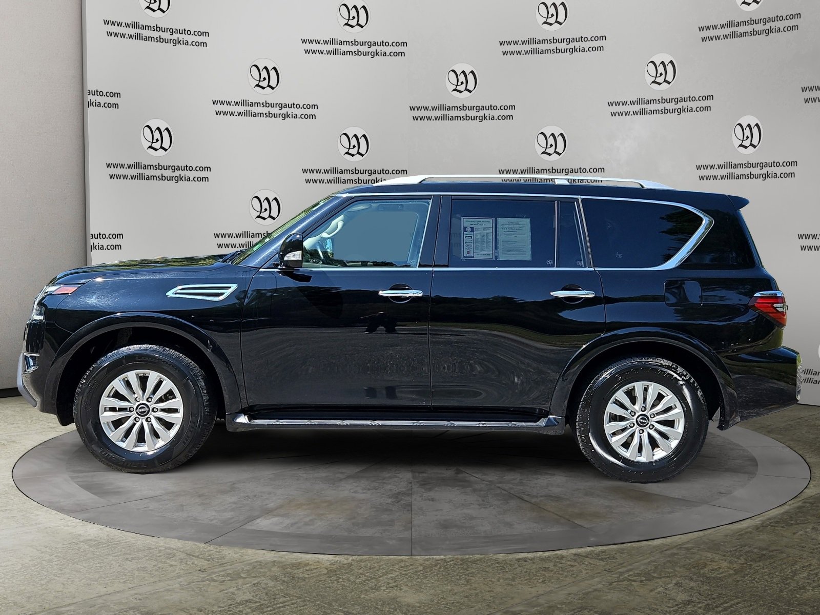 Used 2024 Nissan Armada SV image 2
