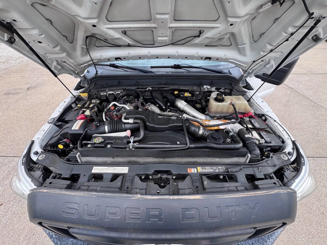 Used 2015 Ford F550 4x4 Regular Cab Super Duty image 12