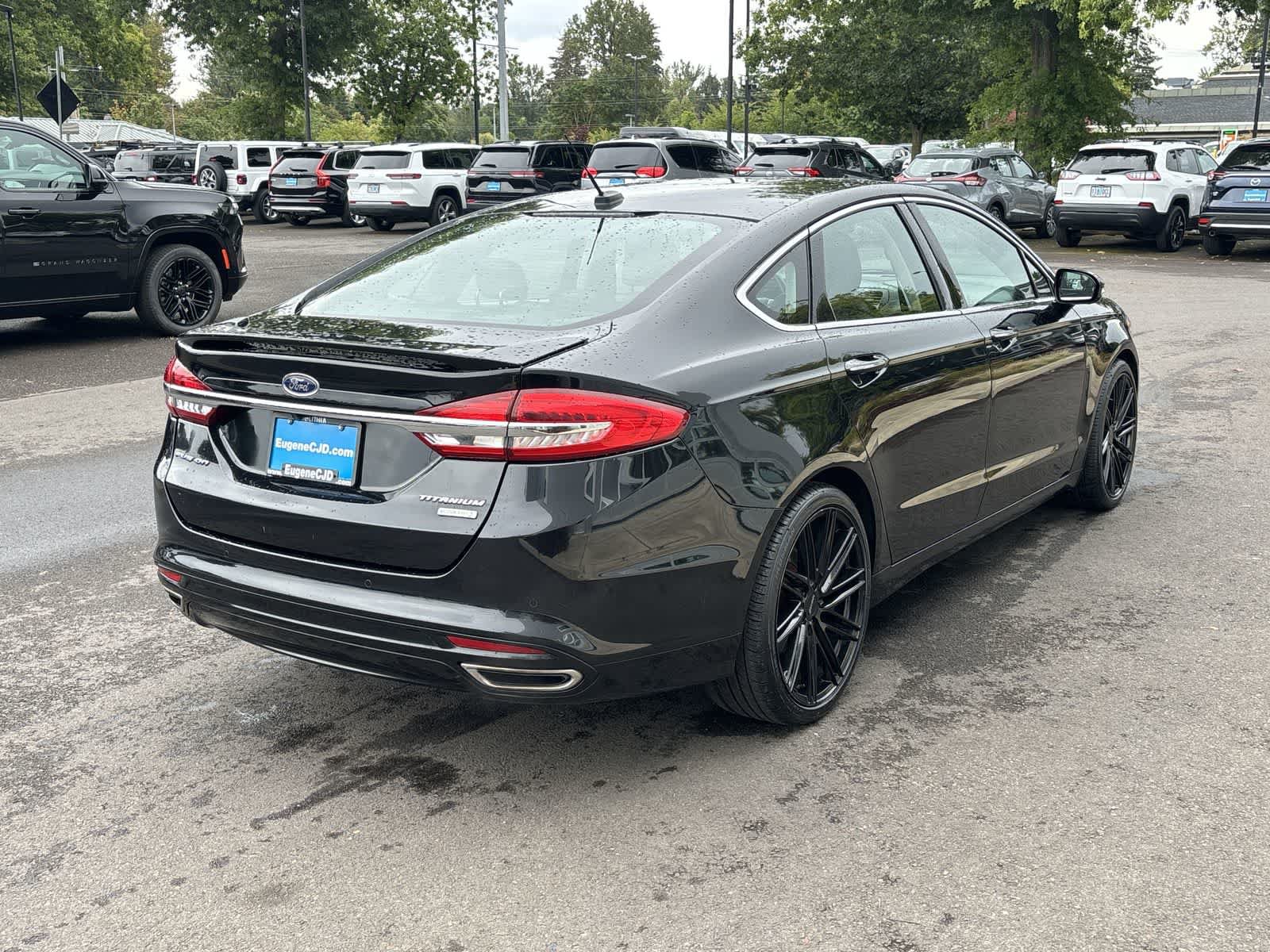 Used 2017 Ford Fusion Titanium FWD image 5