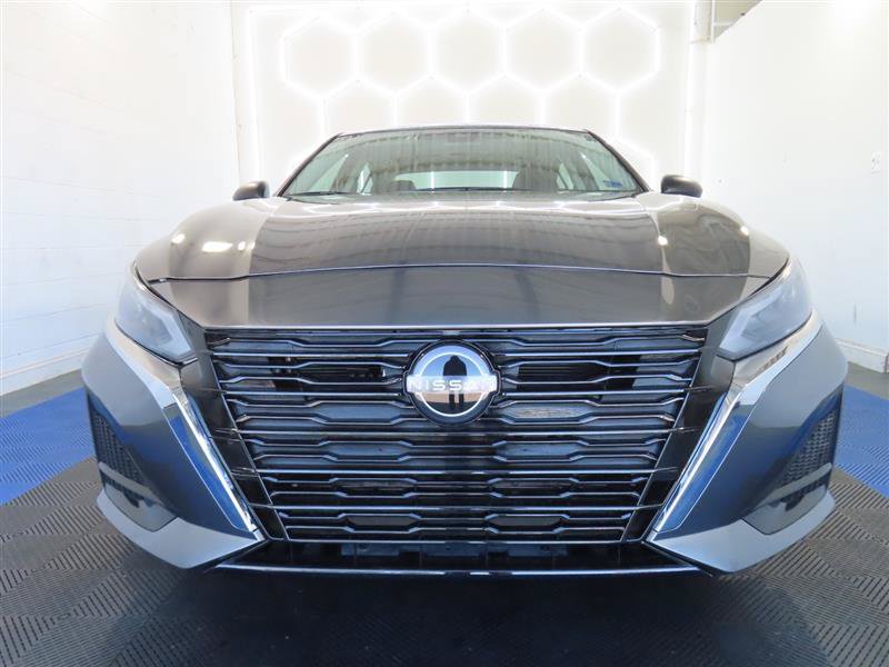 Used 2025 Nissan Altima 2.5 SV FWD image 3