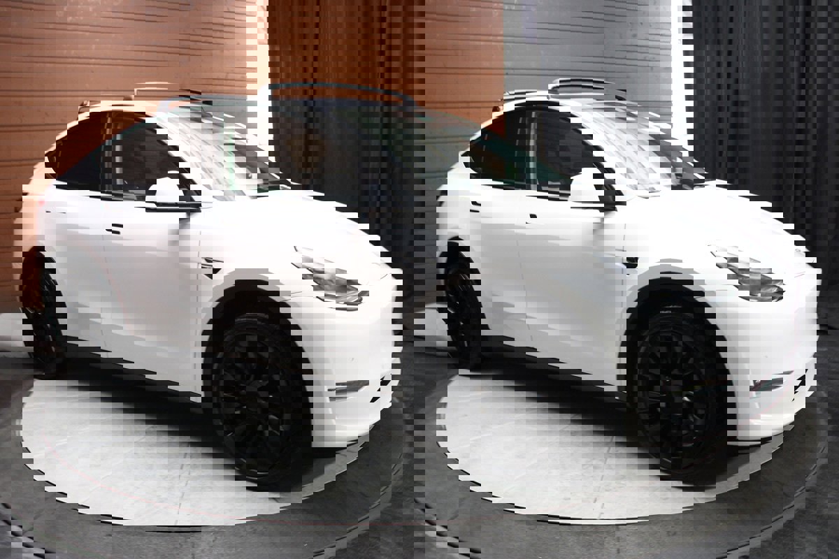 Used 2022 Tesla Model Y Long Range image 15