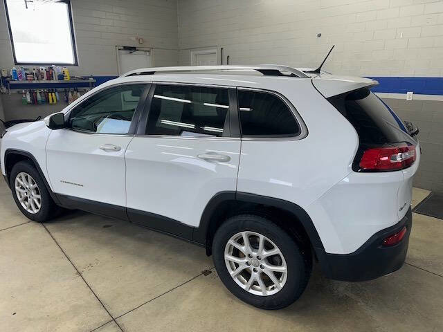 Used 2017 Jeep Cherokee Latitude w/ Comfort & Sound Group image 5