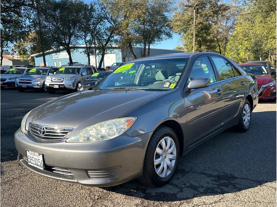 Used 2005 Toyota Camry LE FWD image 3
