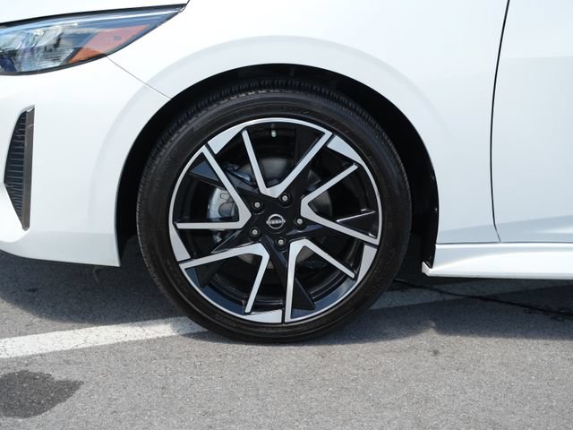 Used 2025 Nissan Sentra SR FWD image 11