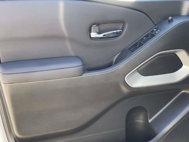 Used 2024 Nissan Frontier SV RWD image 13