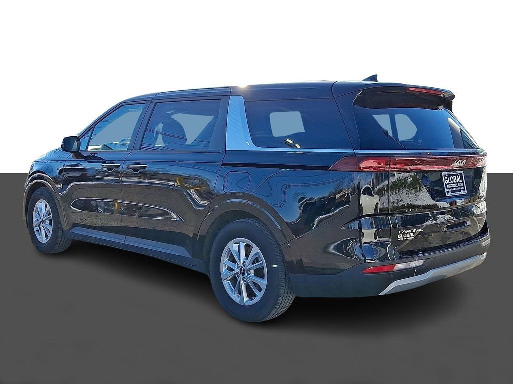 Used 2024 Kia Carnival LX image 5