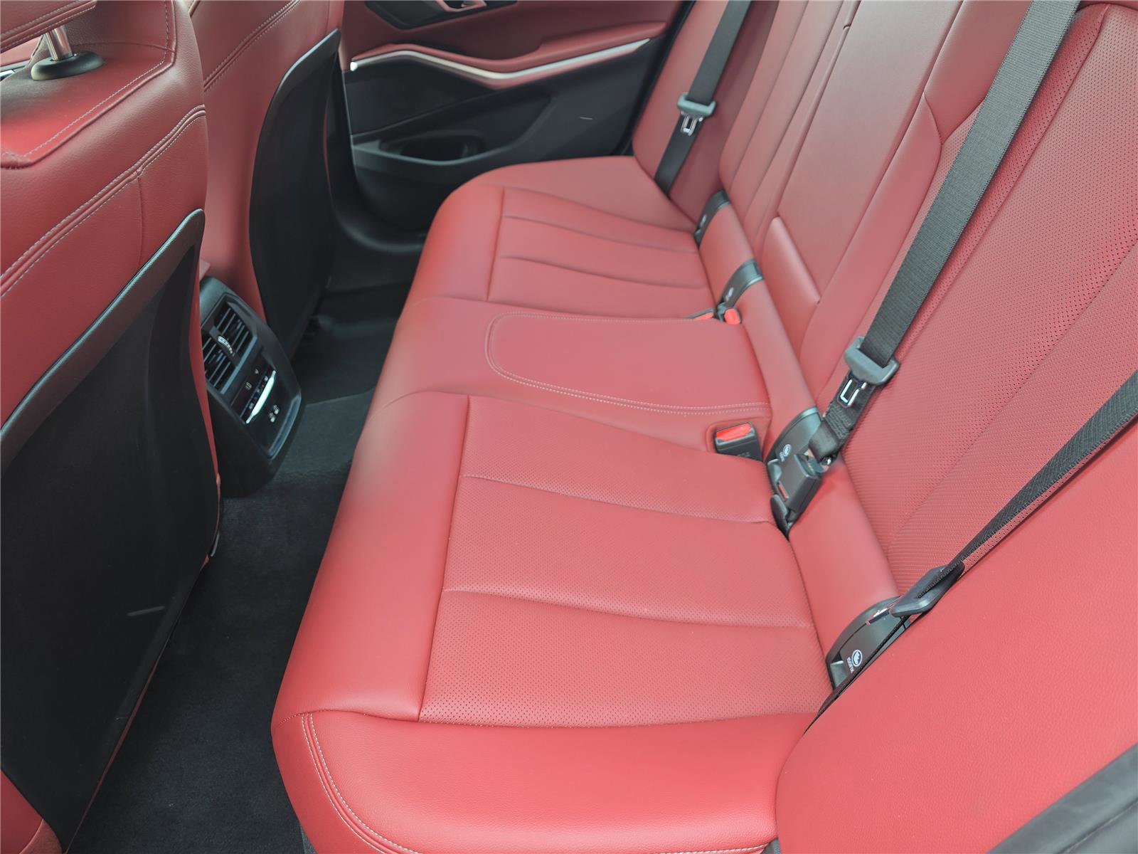Used 2025 BMW 330i Sedan RWD image 12